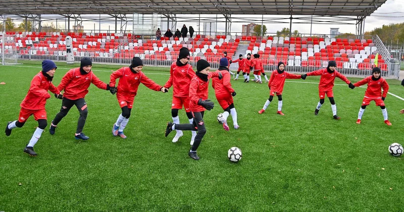 Messi sevgisindən doğulan futbolçu FOTO