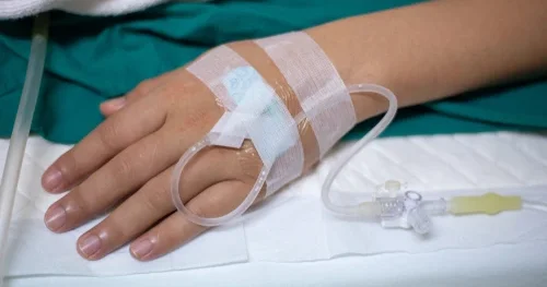 В Гяндже женщина упала с моста и получила множественные травмы