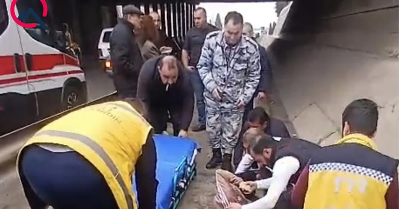 24 yaşlı qız Nizami məqbərəsində körpüdən yıxıldı Fotolar Yenilənib