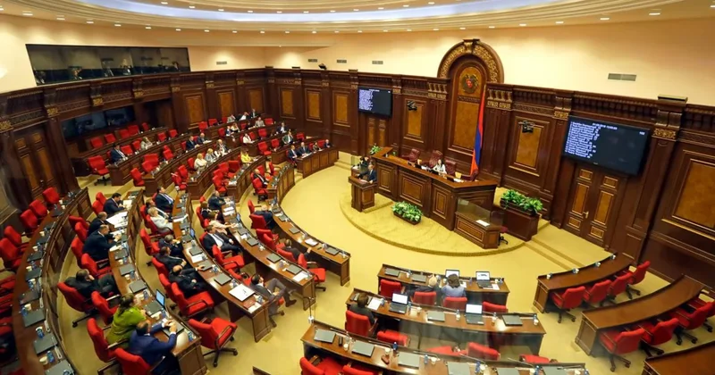 Парламент Армении лишил церковь права на бесплатное получение земель