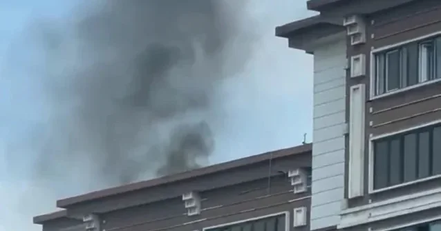 В Баку в жилом здании начался пожар