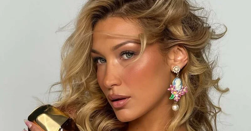 Bella Hadid “Between Us” adlı debüt kitabını buraxır…