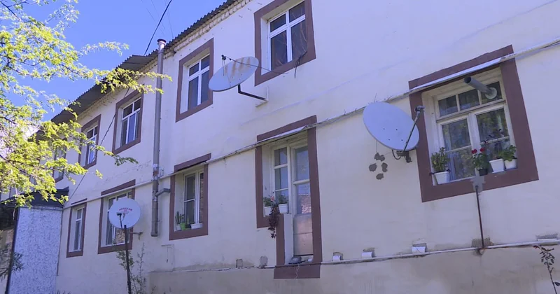 Zaqatalada qəzalı vəziyyətdə olan BİNA: Yağış suları evlərə dolur FOTO