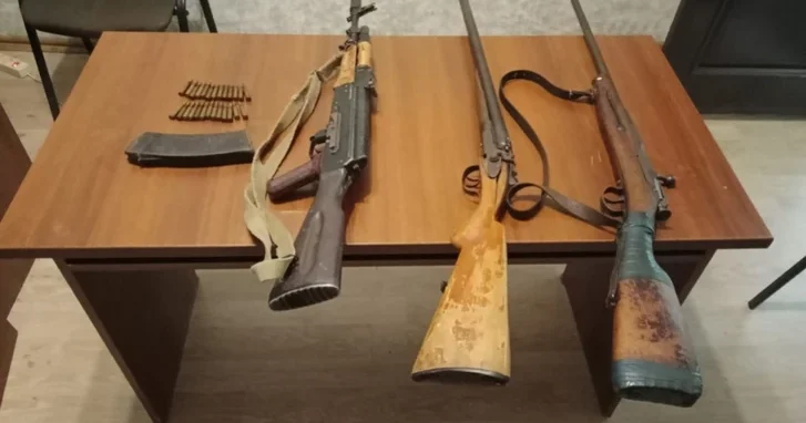 Полиция Азербайджана изъяла пистолеты, ружья и патроны в Баку и регионах