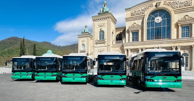 Azərbaycandan Ukraynaya növbəti yardım Avtobuslar verildi