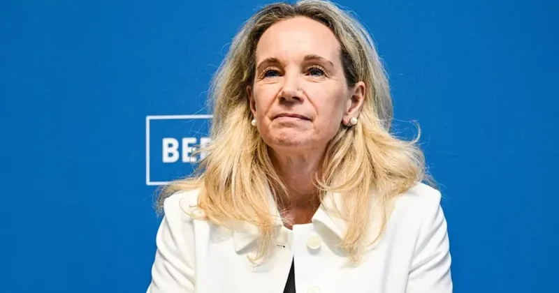 Министр культуры Берлина ушла в отставку из за грантов на борьбу с антисемитизмом