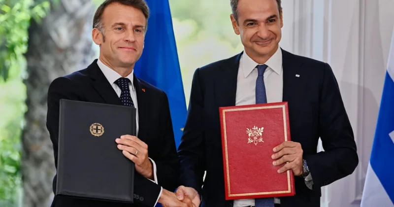 Мицотакис благодарит Макрона
