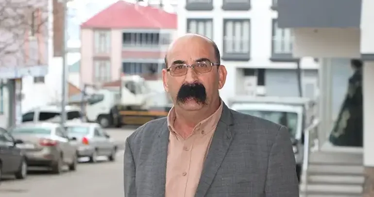 Bığları ilə gündəm oldu “Yaraşdığı üçün uzatdım”