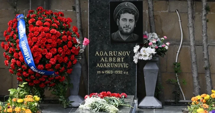 В Баку почтили память национального героя Альберта Агарунова в день его рождения