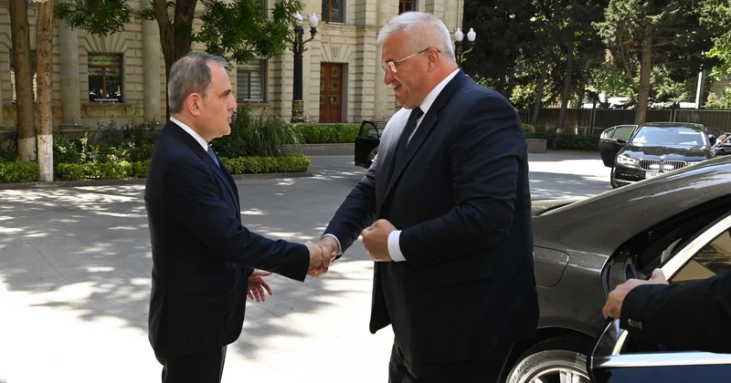 Ceyhun Bayramov Ukrayna XİN başçısını qarşılayıb