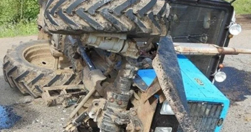 Yevlaxda traktor aşdı Ölən və yaralanan var