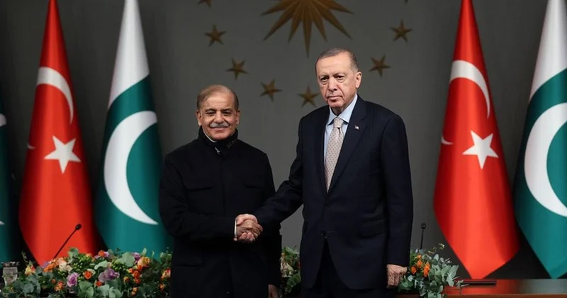 Pakistan Baş naziri Türkiyədə səfərdədir