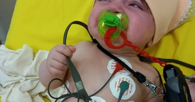 “Zeynəbin yaşaması üçün əlinizdən gələn köməyi əsirgəməyin!” Anasının MÜRACİƏTİ + FOTO