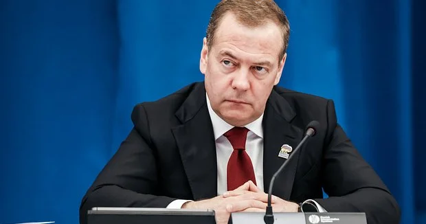 Medvedev Rusiya ilə Ukrayna arasında bufer zonasından danışıb...