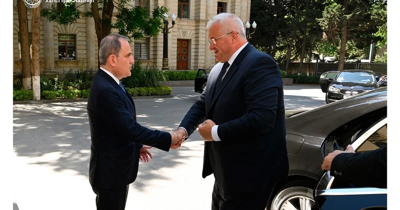 Началась двусторонняя встреча между главами МИД Азербайджана и Украины