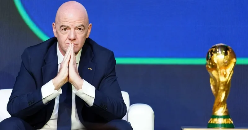 FİFA dünya kubokunu bu ölkənin baş nazirinə təhvil verdi