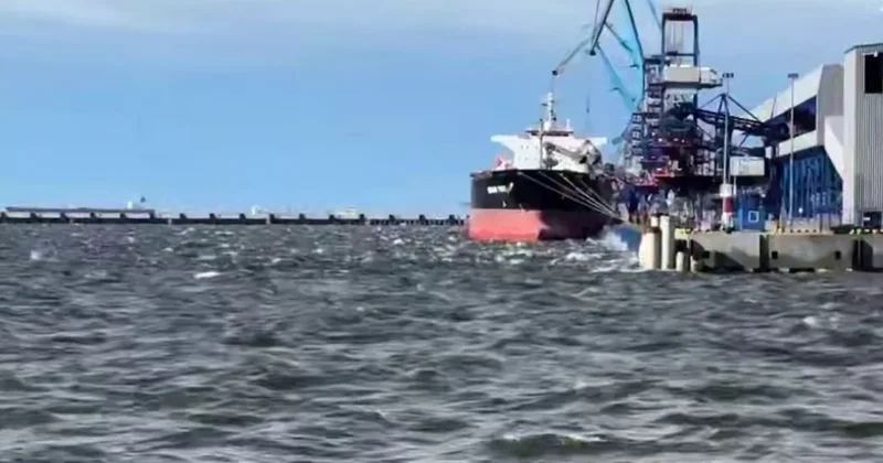 Rusiya limanında Türkiyəyə gedən gəmidə minalar aşkarlandı VİDEO