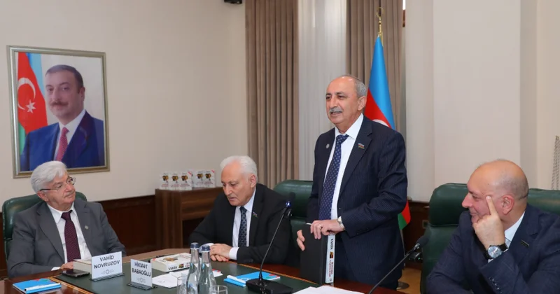 Yazıçı publisist Varis Yolçiyevin “İrəvanda xan qalmadı” adlı sənədli romanının təqdimat müzakirəsi olub