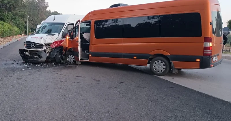 Antalyada turistləri daşıyan mikroavtobuslar toqquşdu: YARALILAR VAR