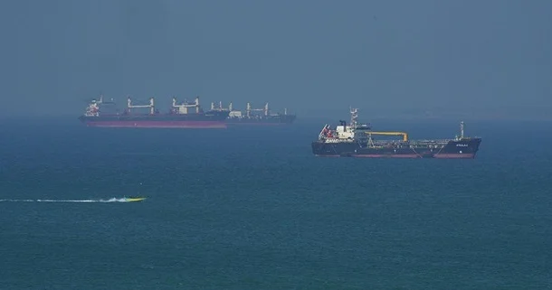 Tankerlər Hörmüz boğazından çıxır?