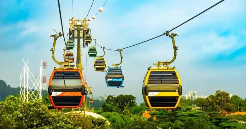 300 dən çox turist 150 metr yüksəklikdə qaldı