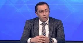 Müəyyən bilik və bacarıqları yalnız ali təhsil istiqamətində, öz fənni ilə bağlı verə bilər Təhsil eksperti