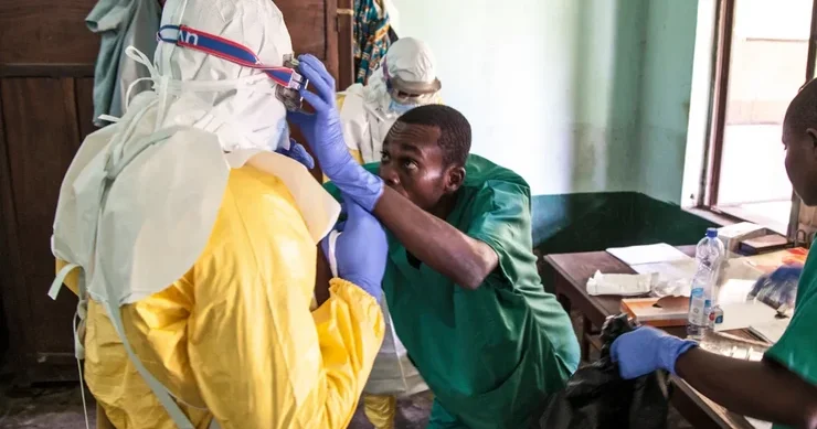 Ebola sürətlə yayılmağa davam edir Yoluxma sayı 1000 ə yaxınlaşır