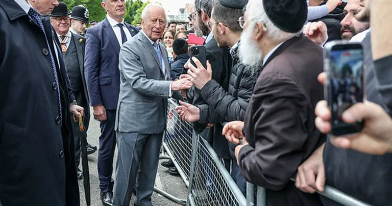 Kralın 21 mühafizəçisi növbədə yatdığı üçün vəzifədən kənarlaşdırıldı