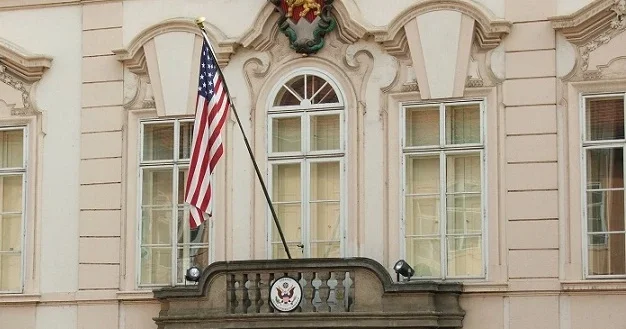 Посольство США в Баку приостановило работу