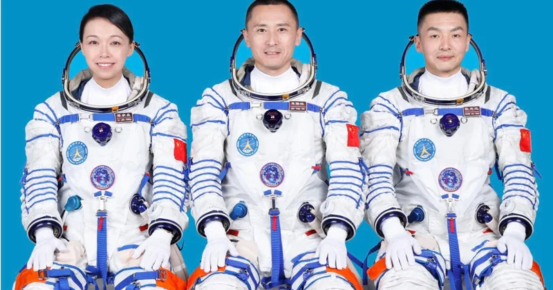 Çin pilotlu kosmik gəmi buraxdı
