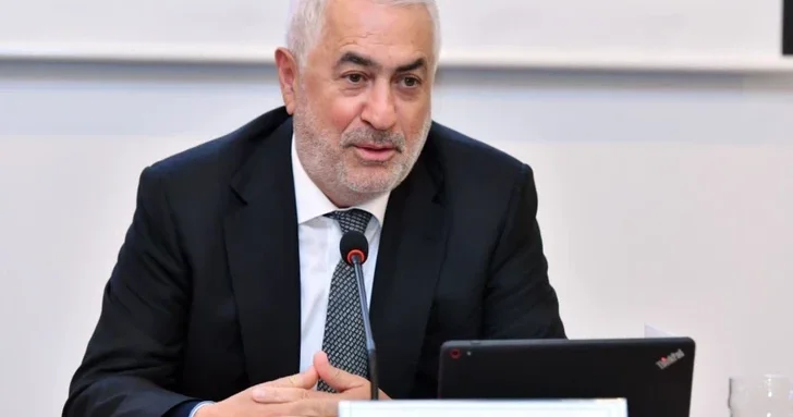 Джавид Гурбанов стал одним из первых пассажиров поезда Баку Тбилиси