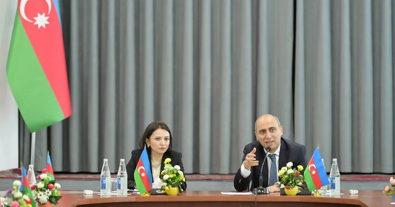 Nazir şimal qərb bölgəsinin təhsil işçiləri ilə görüşüb Fotolar