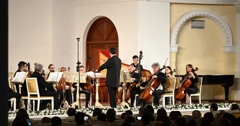 90 illik sənət məbədinin yubiley gecəsi: dünya klassiklərinin əsərləri səsləndirilib