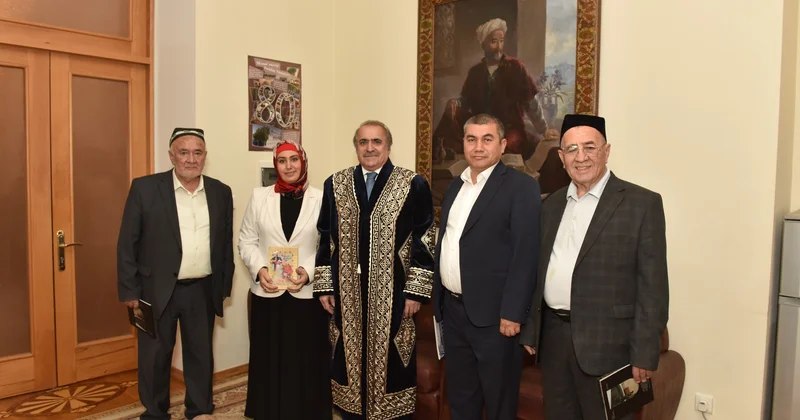 Özbəkistanlı alim və ədiblər Ədəbiyyat Muzeyində