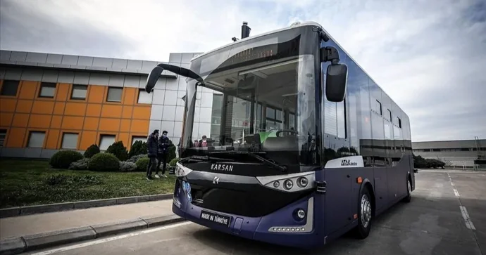 Türkiyənin pilotsuz avtobusu İsveçdə ilk iş günündə qəzaya düşdü
