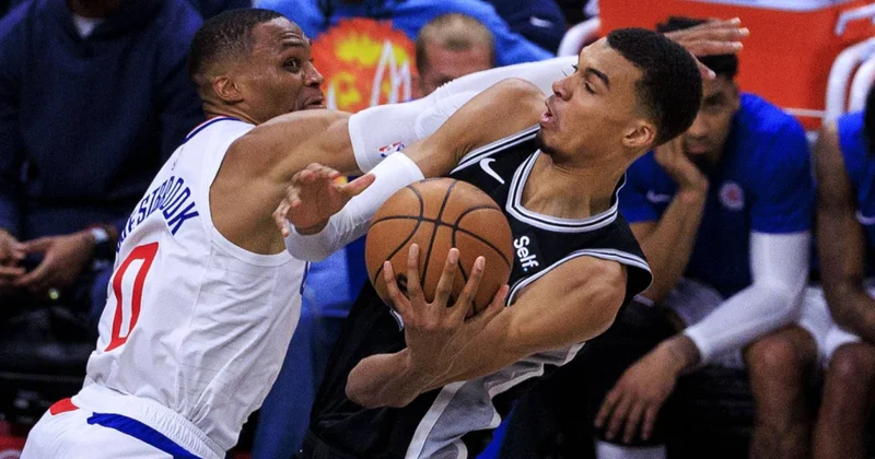 NBA: “San Antonio Spörs” son çempionu üstələyərək seriyanı bərabərləşdirib