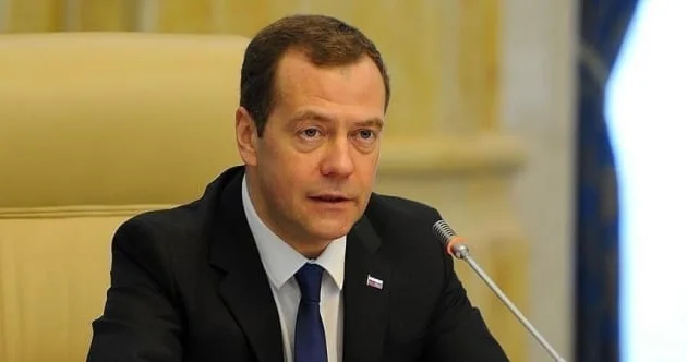 Medvedev Paşinyanın Rusiya ilə münasibətləri kəsmək kursunu açıqladı