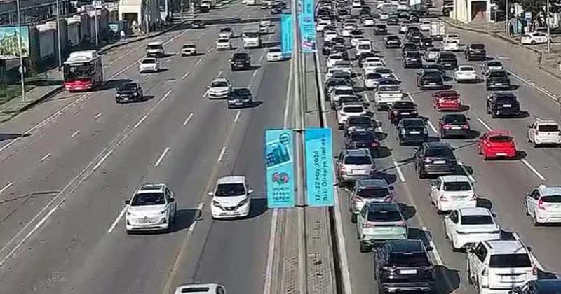 9 yolda tıxac var Siyahı