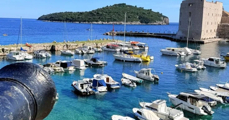 Sabah son iş günüdür 5 günlük tətil başlayır