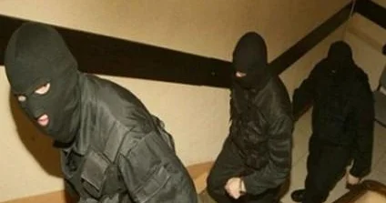 Bakıda evə basqın: Ər və arvadı öldürüldü