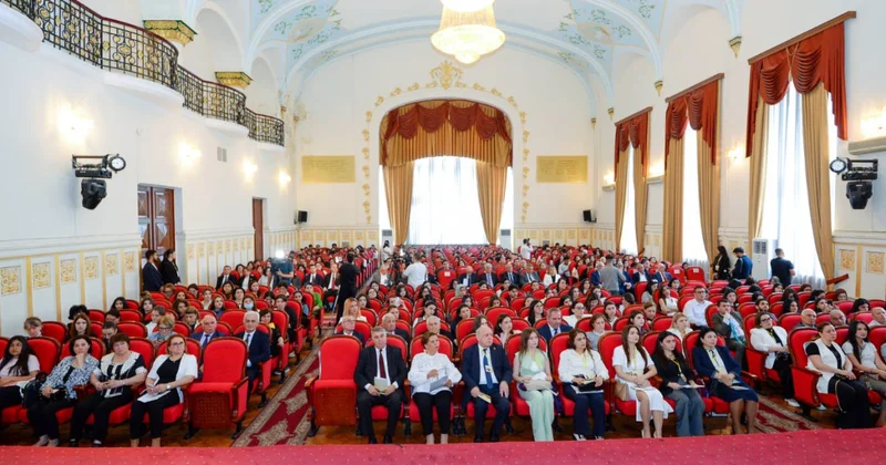 В Баку конференция Родной язык: идентичность и будущее