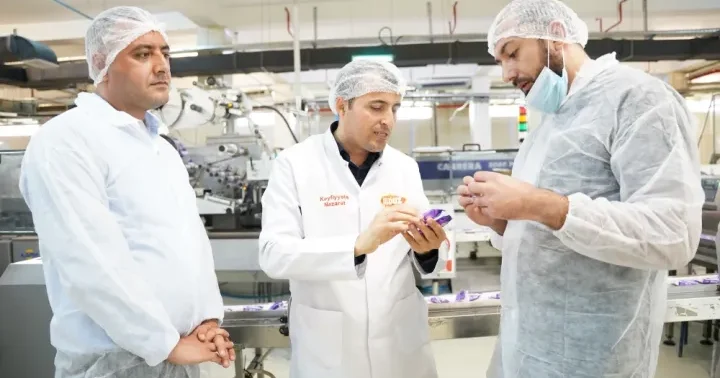 Media nümayəndələri “Made in Azerbaijan” brendini dünyaya tanıdan “Ulduz” fabriki ilə tanış olublar