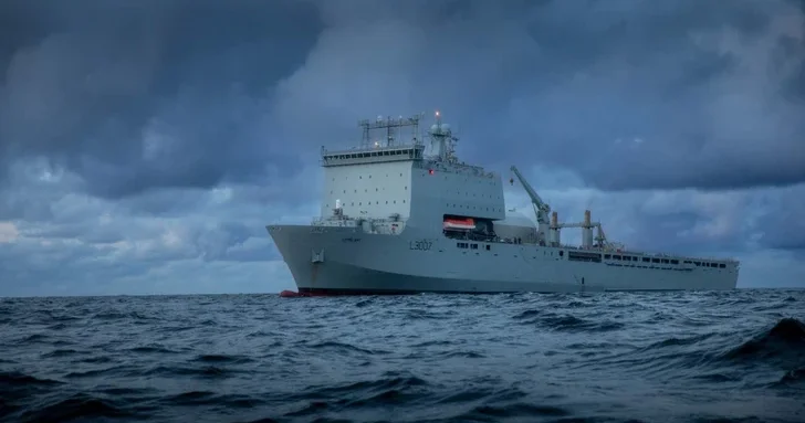 Британия направляет корабли и сотни моряков в Ормузский пролив для разминирования