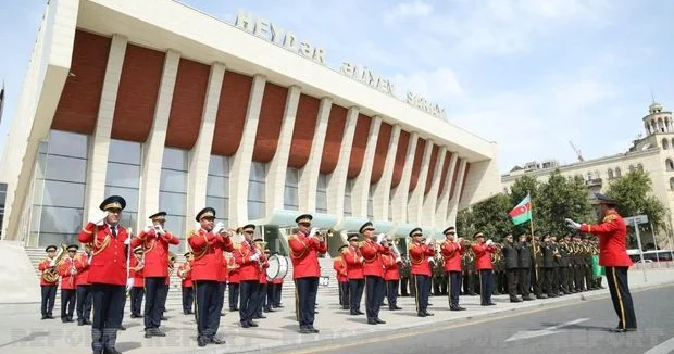 26 İyun Silahlı Qüvvələr Günündə hərbi orkestrlərin müşayiəti ilə hərbçilərin yürüşləri təşkil olunacaq