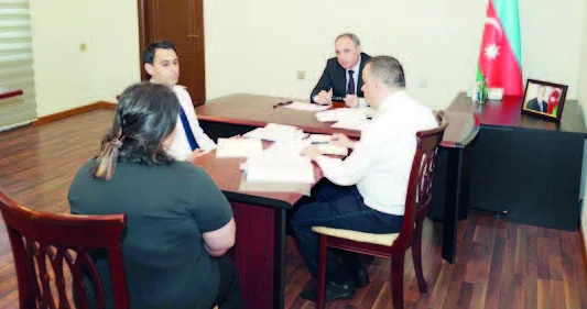 Baş prokuror vətəndaşlarla görüşüb