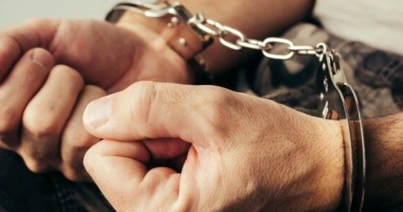 Şəkilləri ilə xanımı şantaj edən sələmçi məhkəmə zalında həbs olundu