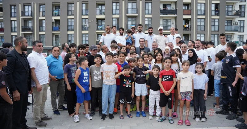 Qarabağ ın futbolçuları Füzuli sakinləri ilə görüşdü