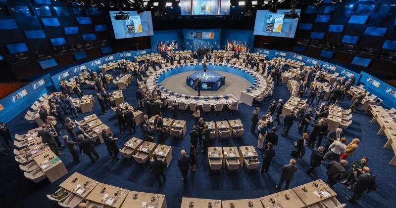 NATO liderləri Haaqada qapalı müzakirə aparırlar
