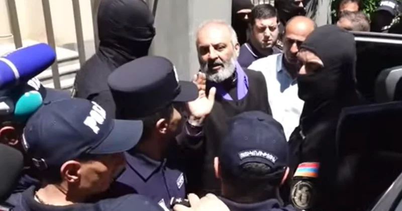 Paşinyanı devirməyə çalışan erməni keşiş saxlanıldı VİDEO (YENİLƏNİB)