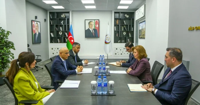 Komitə sədri BƏƏ nin səfiri ilə görüşüb